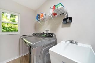 Charming Sunshine Home With Heated Pool on Canal Cape Coral - Cape Coral - 5