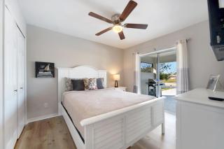 Charming Sunshine Home With Heated Pool on Canal Cape Coral - Cape Coral - 4