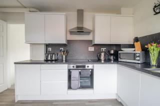 Spacious 2-Bed City Home Free Parking & Stadiums - 7