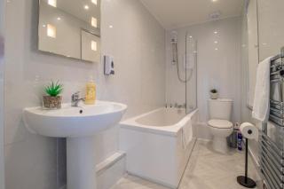 Spacious 2-Bed City Home Free Parking & Stadiums - 6