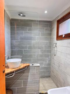 HOTEL Bambys Lodge - 1