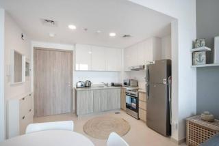 Stylish 1BR Near Town Square - Sleeps 4 Guests - Dubai - 2