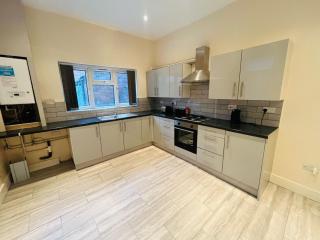 Double Room Near Railway station & Football Ground 88 - 9