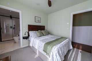 Comfortable 2-bed 2-bath Putney Flat w Parking - 3