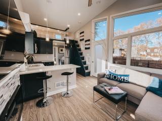 Beautiful and Elegant River Front Cottage - 4