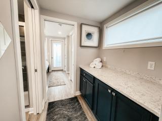 Beautiful and Elegant River Front Cottage - 3