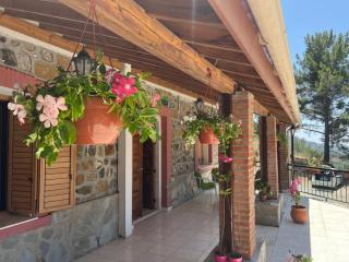 Charming Villa in Pano Platres, Cyprus - Your Home Away from Home - Platres - 8