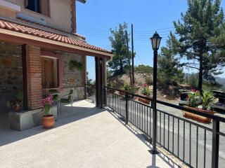 Charming Villa in Pano Platres, Cyprus - Your Home Away from Home - Platres - 5