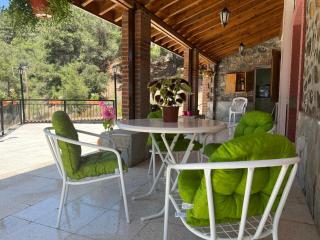 Charming Villa in Pano Platres, Cyprus - Your Home Away from Home - Platres - 2