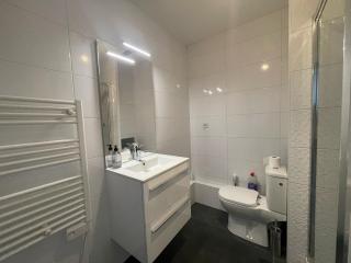 City & cosy, LYON CHARCOT- WIFI - LAVE LINGE - BALCON - PARKING - 2