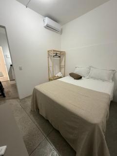 Apartamento de férias 02 com 1 quarto cozinha banheiro não tem fogão nesse espaço - Santa Cruz Cabrália - 1