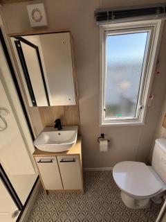 The Retreat 10 - Hot tub Mini Lodge, central heating, bed linen, & pet friendly - Meadow Lakes Caravan Hire - Chapel Saint Leonards - 1