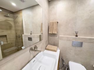 Malberry Park 301 - Modern 2 Bedroom Apartment with Pool, Gym, Jaccuzi - 3