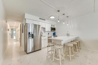 Dogs Welcome Beachfront South Padre Island Condo - South Padre Island - 3