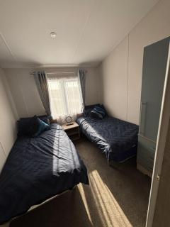 Lodge with hot tub - Waterside, Ingoldmells - pet friendly, WiFi, bed linen - Meadow Lakes Caravan & Lodge Hire - Ingoldmells - 2