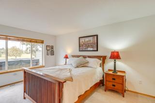 Hot Tub at Townhome on 8th Green in Redmond - 3