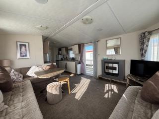 Sherwood 429 - Golden Palm - Sleeps 10 - 4 bedrooms 2 double rooms, 2 toilets, WiFi, central heating, bed linen - Meadow Lakes Caravan & Lodge Hire - Chapel Saint Leonards - 5
