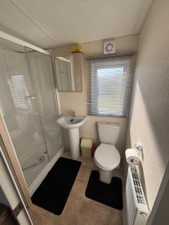 Sherwood 429 - Golden Palm - Sleeps 10 - 4 bedrooms 2 double rooms, 2 toilets, WiFi, central heating, bed linen - Meadow Lakes Caravan & Lodge Hire - Chapel Saint Leonards - 1