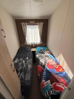 Sherwood 429 - Golden Palm - Sleeps 10 - 4 bedrooms 2 double rooms, 2 toilets, WiFi, central heating, bed linen - Meadow Lakes Caravan & Lodge Hire - Chapel Saint Leonards - 2