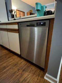 Vet School - Pools Full Kitchen Queen Bed - Auburn - 2