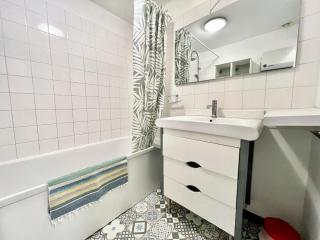 Villa Mahana - Jardin, Centre-Ville, 8 personnes, 3 chambres, Parking, Clim - Istres - 1
