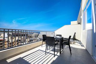 Spacious & Quietly Located 2BD Penthouse with Large Terrace & Distant Sea Views - St Paul's Bay - 8