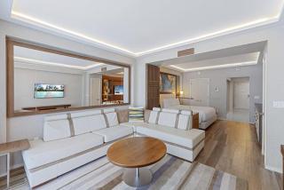 Stylish Oceanview Apartment Prime Location - Fort Lauderdale - 2