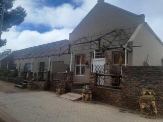 Njanja holdings self-catering accommodation - Willowmore - 0