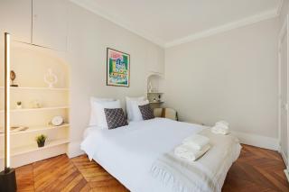 Spacieux 2P à Paris, rue Jouffroy d'Abbans proche Arc de Triomphe - Paris - 8