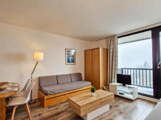 Studio ensoleillé proche pistes et commerces avec balcon et casier à ski - FR-1-425-169 - 0