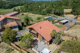 Auvergne, Chalet cinq étoiles en fuste, 6 personnes avec spa, campagne et chevaux - - 9