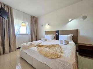 Sea-Stretch viewing SuperKing flat by BentoBox - Albufeira - 2