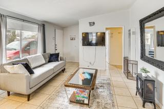 Work, Play and Relax Home with Yard in Lancaster! - Lancaster - 6