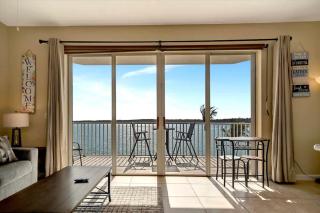 Sunlit Bayview Suite Balcony Pool & Hot Tub - St. Petersburg - 7
