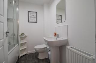 Spacious 3 Bed House in Falkirk - Polmont - 9