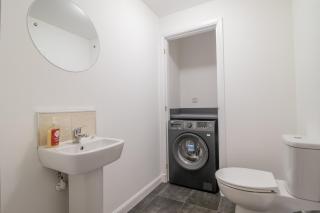 Spacious 3 Bed House in Falkirk - Polmont - 1