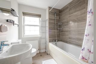Comfy & stylish 4 bed house - 4