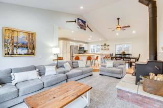 3 Mi to Old Mill District Family Retreat with Yard - 8