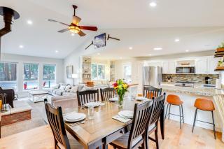 3 Mi to Old Mill District Family Retreat with Yard - Bend - 3