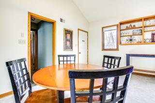 Lake Winnebago Family Retreat Dock and Deck! - Menasha - 2
