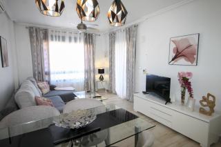 Luxury 2 bed, 2 bath apartment with sea view, central heating and new bathrooms. - 8