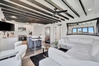 The Aura a Luxury Waterview Condo & heated pool - 1
