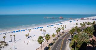 The Aura a Luxury Waterview Condo & heated pool - 2