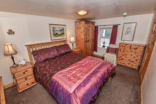 Carrick Thatched Cottage - - 9