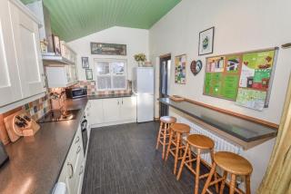 Carrick Thatched Cottage - - 4