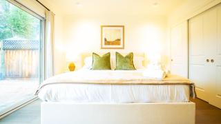 Grand Lux 4BR Prime Location & Serene Yard - San Jose - 8