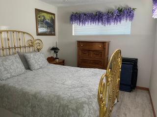 STAIRS OPTIONAL! Lakefront! Pool! On Water! Convenient Fishing! - Osage Beach - 3