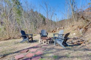 2 Mi to Dtwn Gatlinburg Mountain Cabin with Hot Tub - Gatlinburg - 8