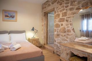Gravel Aegina House - - 1