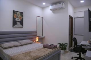 Yendluri's- QueenBed Room-6 Kondapur, Gachibowli - Lingampalli - 0